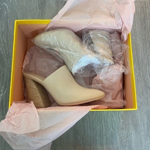 Mercedes Castillo cream Flap heels